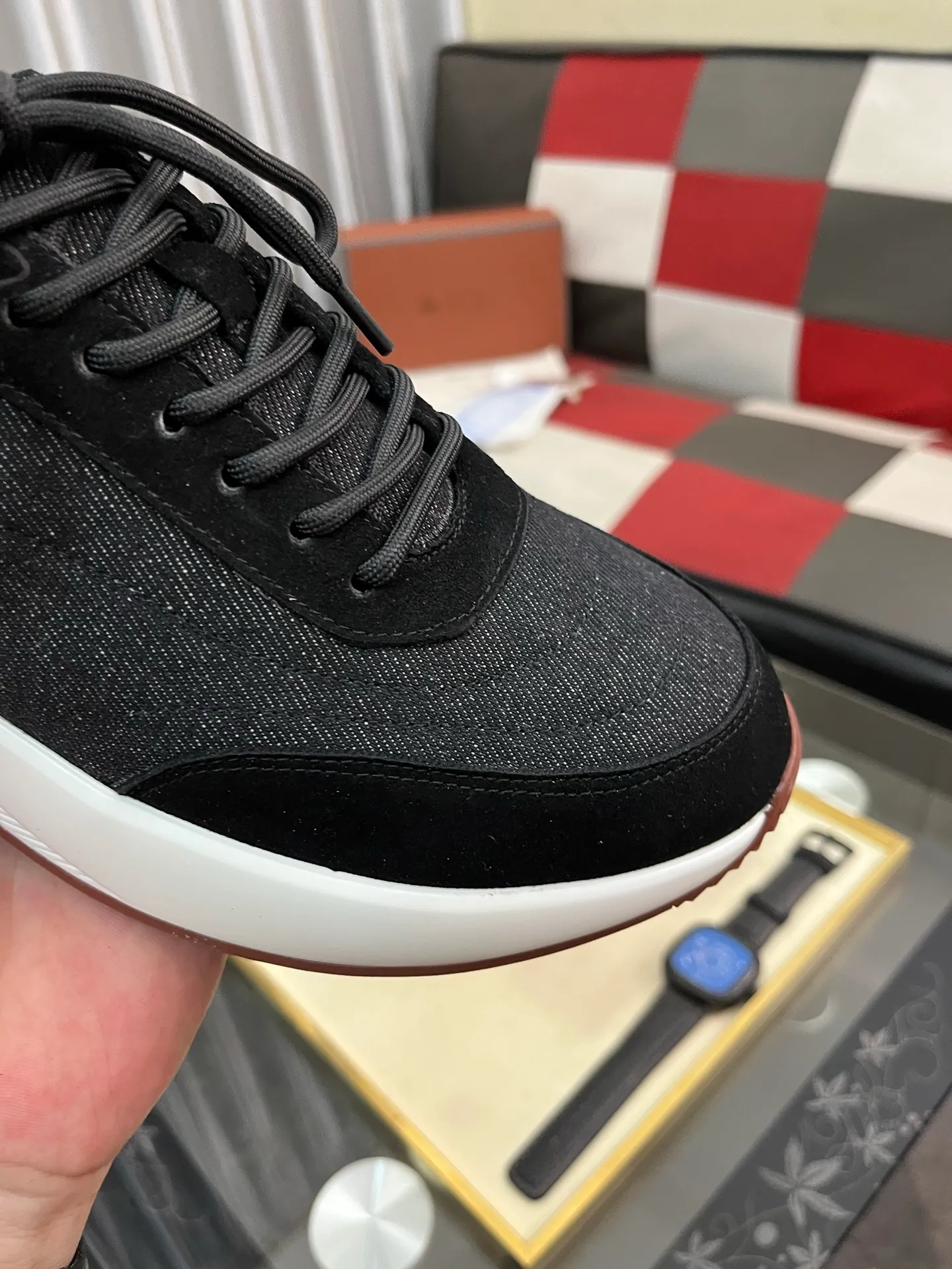 Men's shoes 💰458⌚️⌚️ Loro Pian* Loro Pian* casual shoes are made of cowhide frosted cowhide. Unique texture, simple and elegant, in line with Asian shoe lasts. Almond toe bar, apron style toe, drum-stitched upper. Same color stitching details. Slip-on style for easy on and off. Original color full cowhide lining. The insole is decorated with the 🈶️ brand logo. The original open-molded TPU raw rubber outsole. The soft rubber sole has super grip performance. Comfortable and casual style. You can create 🉑casual🉑formal urban style at will!  Code number: 38-44